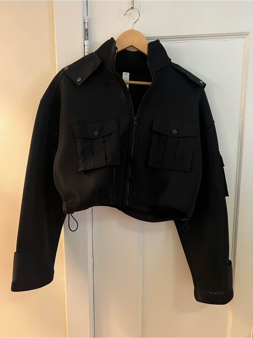 ALO Cropped Engage Cargo Parka Jacket size M - Picture 4 of 7